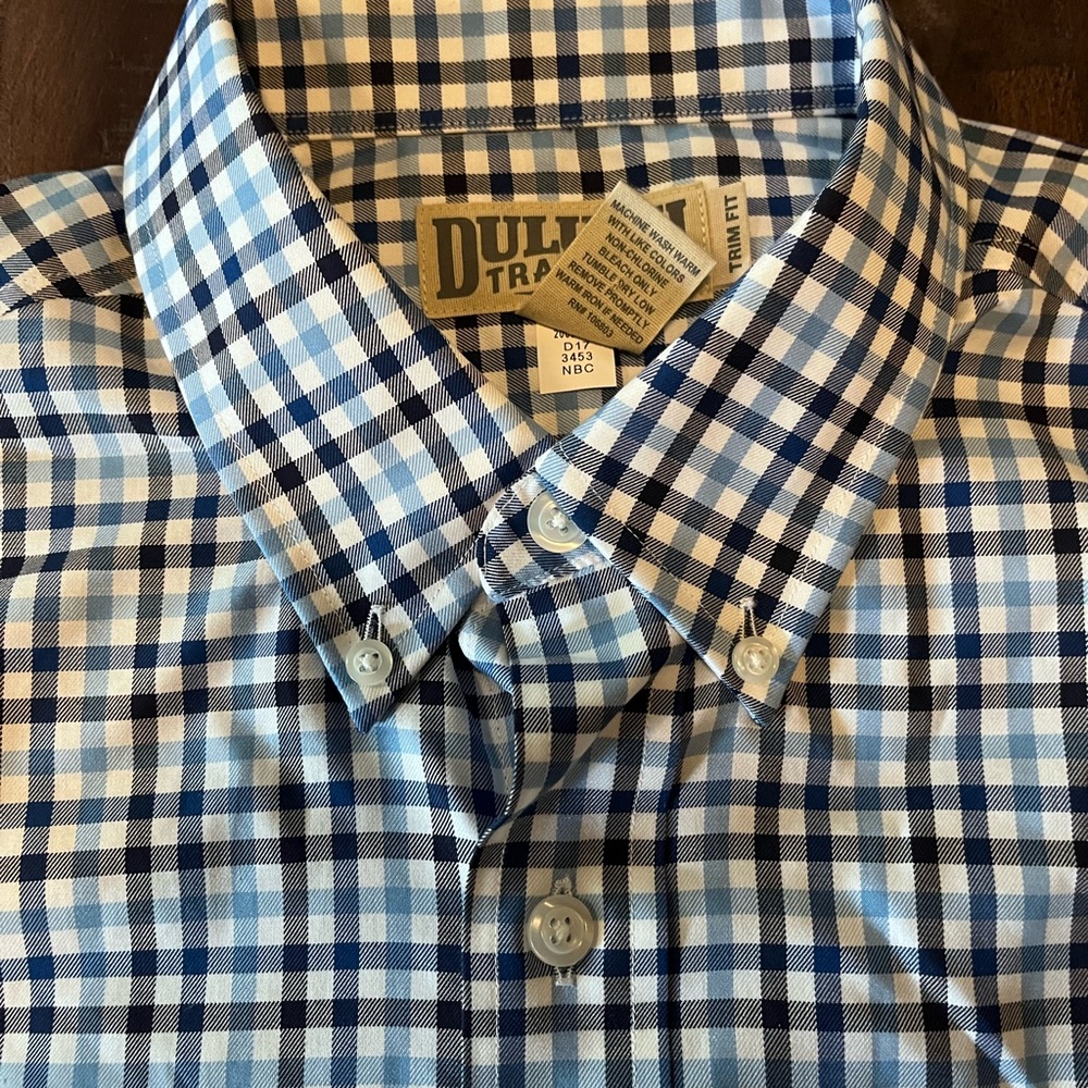 NWT Duluth trading Company men’s short sleeve button up size medium trim - Picture 2 of 4